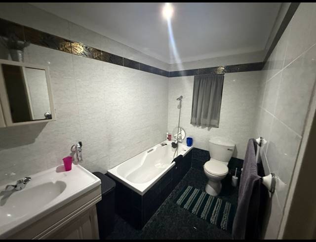 2 BEDROOM TOWNHOUSE FOR SALE IN VANDERBIJLPARK SW 5